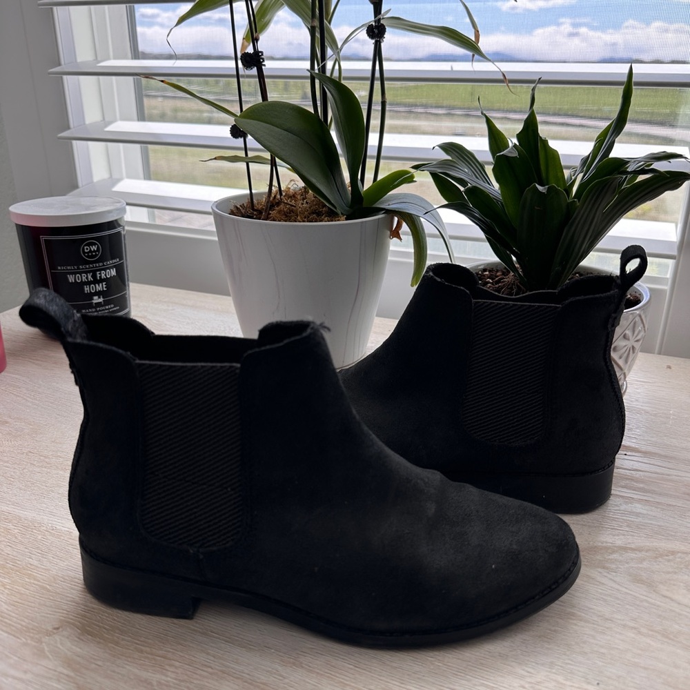 Toms Black Suede Women’s Chelsea Boots - Picture 2 of 8